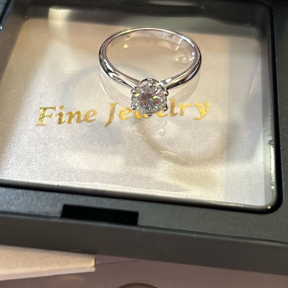 NEW Sterling Silver 1.00ct. tw. Moissanite Round Solitaire Ring size 7 - Picture 6 of 15